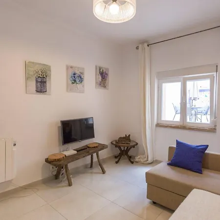 Be Local - Flat With 1 Bedroom And Terrace In Moscavide - Lisbon Apartment