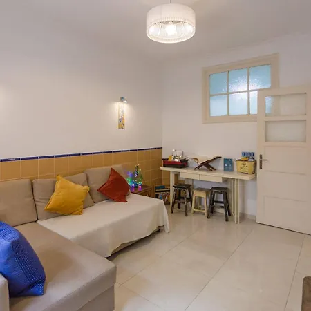 Lägenhet 1-bedroom Flat With Terrace, Near Metro & Arena