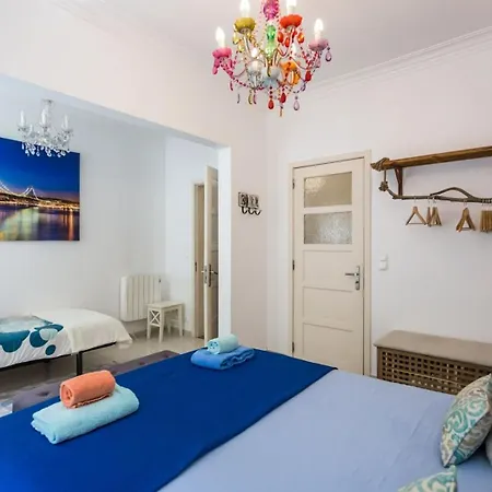 דירה 1-bedroom Flat With Terrace, Near Metro & Arena ליסבון