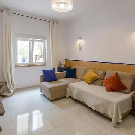 דירה 1-bedroom Flat With Terrace, Near Metro & Arena ליסבון