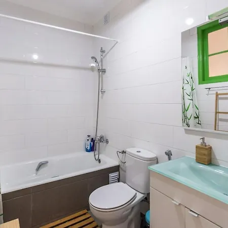 1-bedroom Flat With Terrace, Near Metro & Arena Apartament