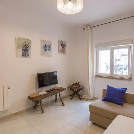 1-bedroom Flat With Terrace, Near Metro & Arena Апартаменти *