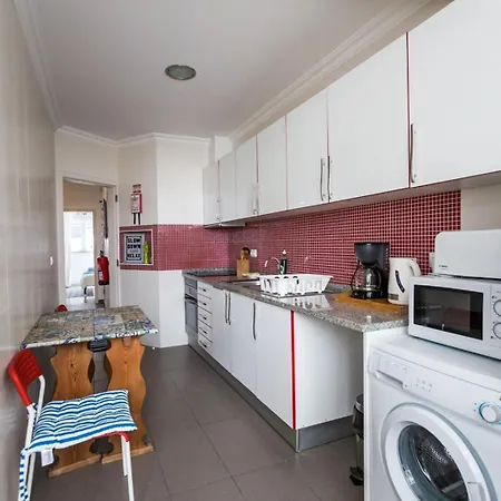 1-bedroom Flat With Terrace, Near Metro & Arena דירה