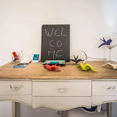 Апартаменти 1-bedroom Flat With Terrace, Near Metro & Arena Лісабон