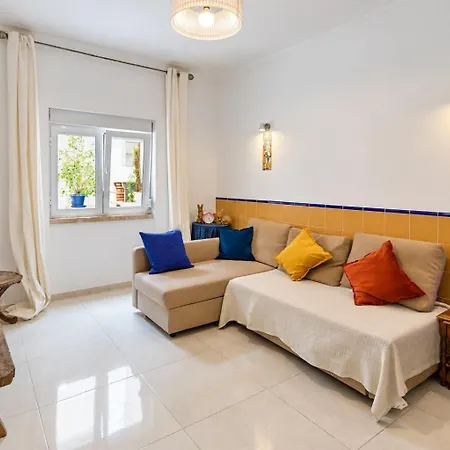 1-bedroom Flat With Terrace, Near Metro & Arena ליסבון