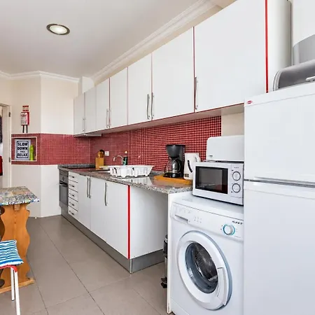 1-bedroom Flat With Terrace, Near Metro & Arena * ליסבון