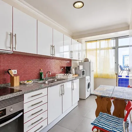 דירה 1-bedroom Flat With Terrace, Near Metro & Arena