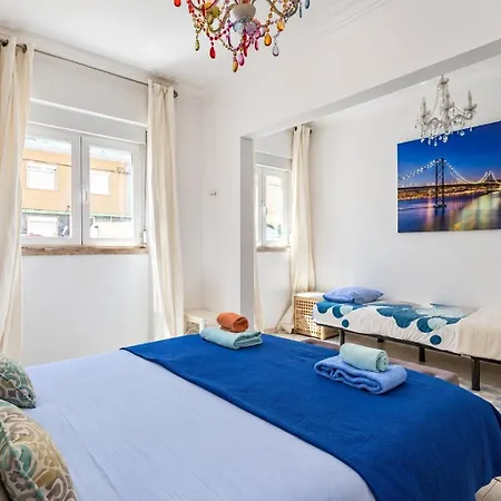 דירה 1-bedroom Flat With Terrace, Near Metro & Arena ליסבון
