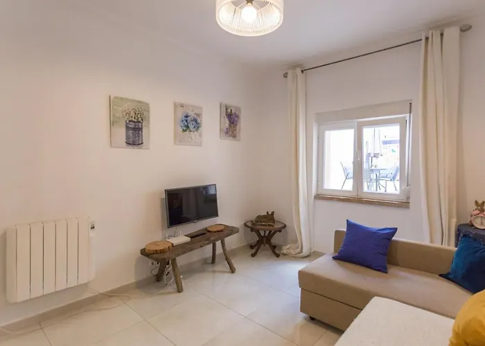 1-bedroom Flat With Terrace, Near Metro & Arena Apartman *